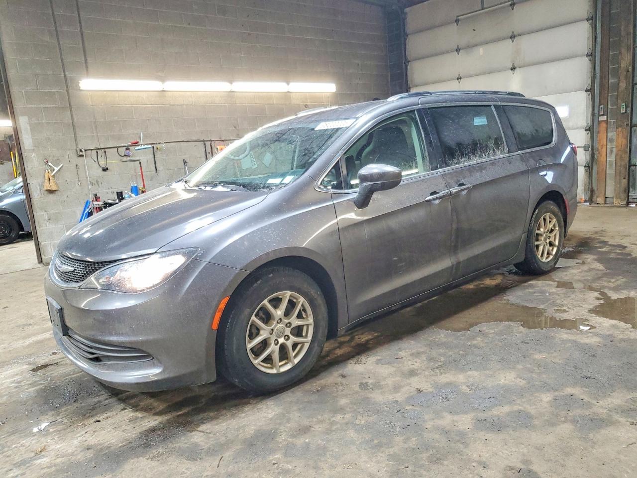 2020 CHRYSLER VOYAGER