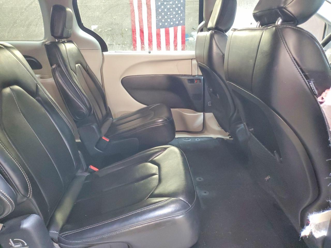 2020 CHRYSLER VOYAGER LXI photo 11