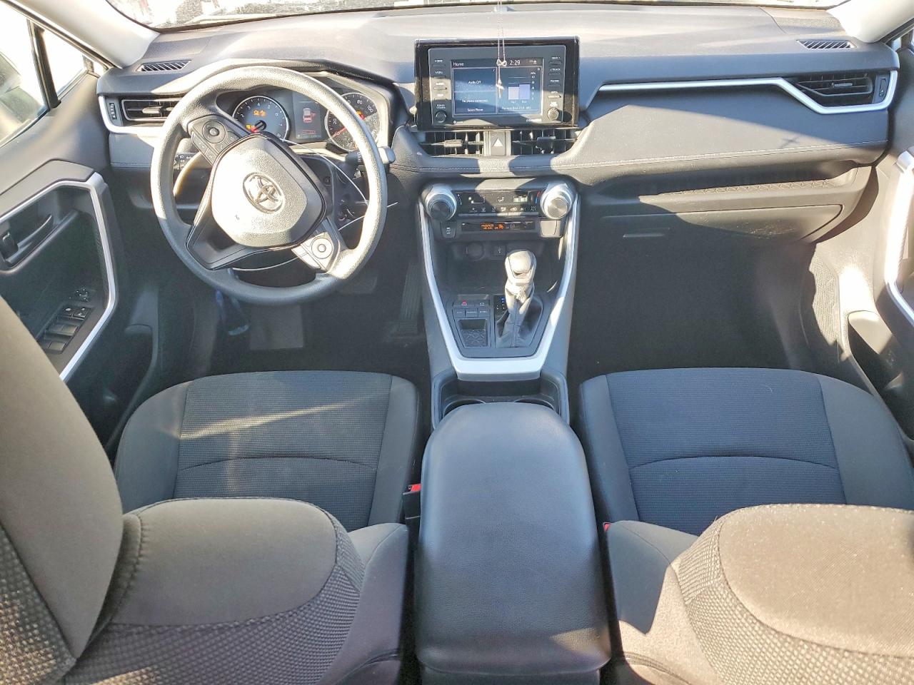 2021 TOYOTA RAV4 LE photo 8