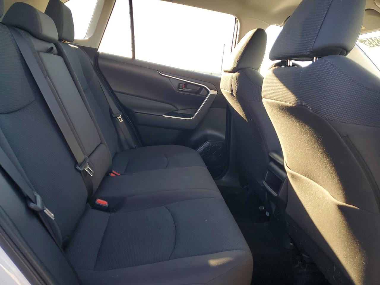 2021 TOYOTA RAV4 LE photo 11