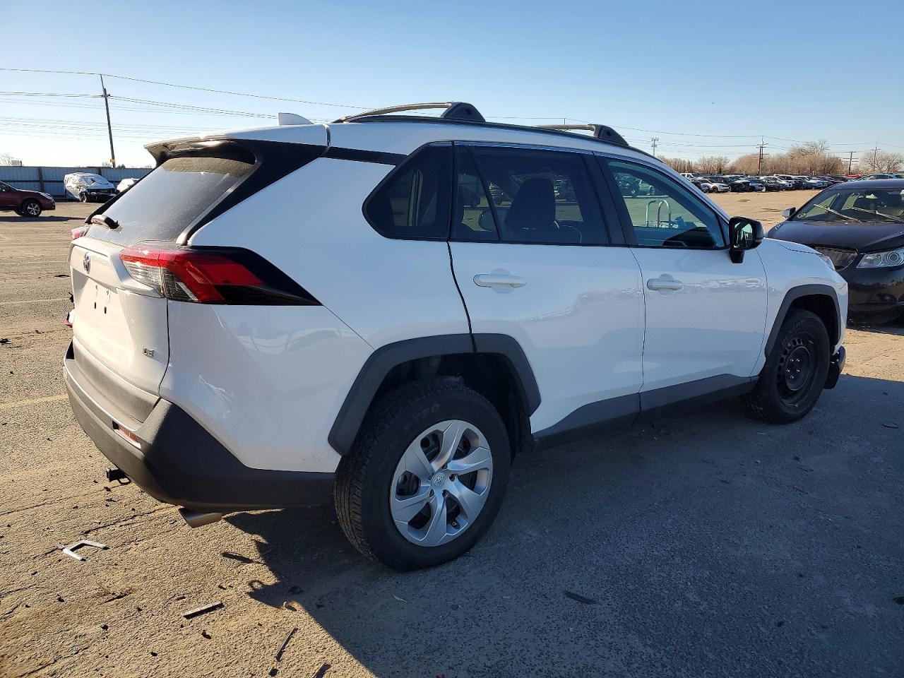 2021 TOYOTA RAV4 LE photo 3