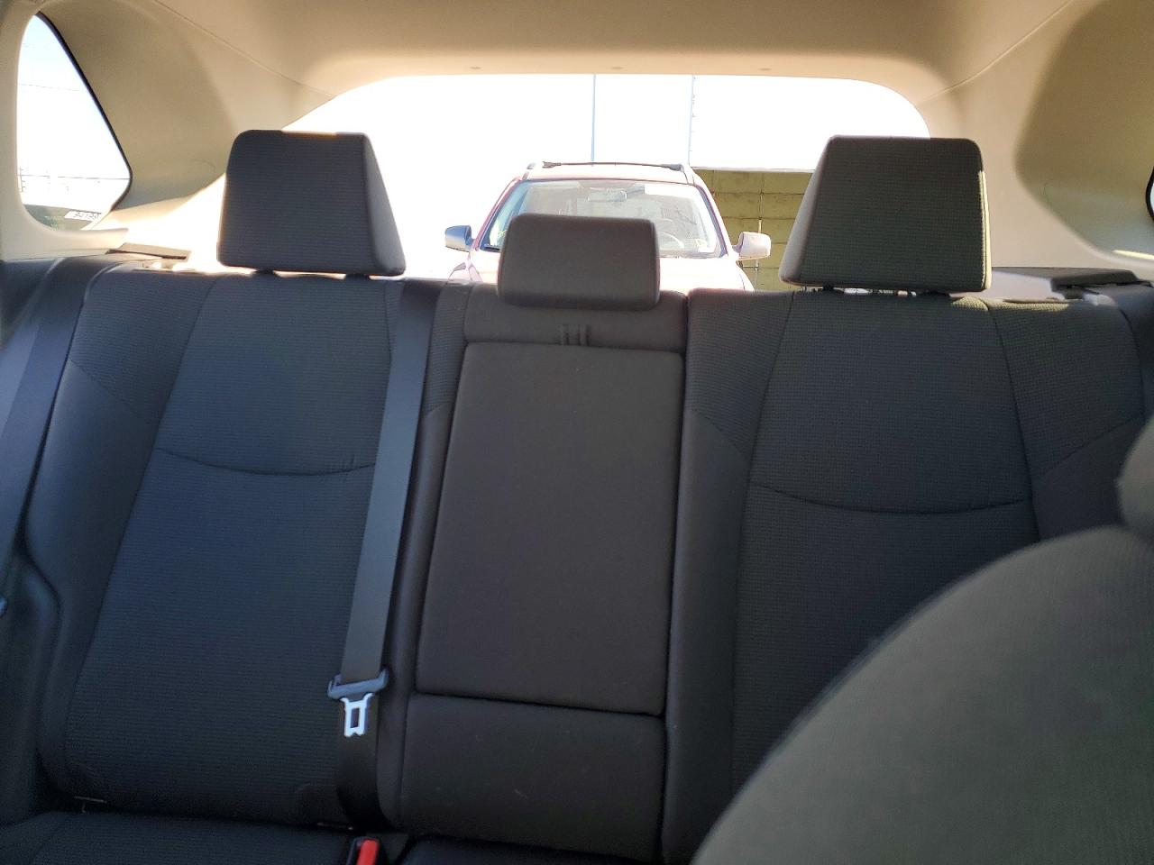 2021 TOYOTA RAV4 LE photo 10