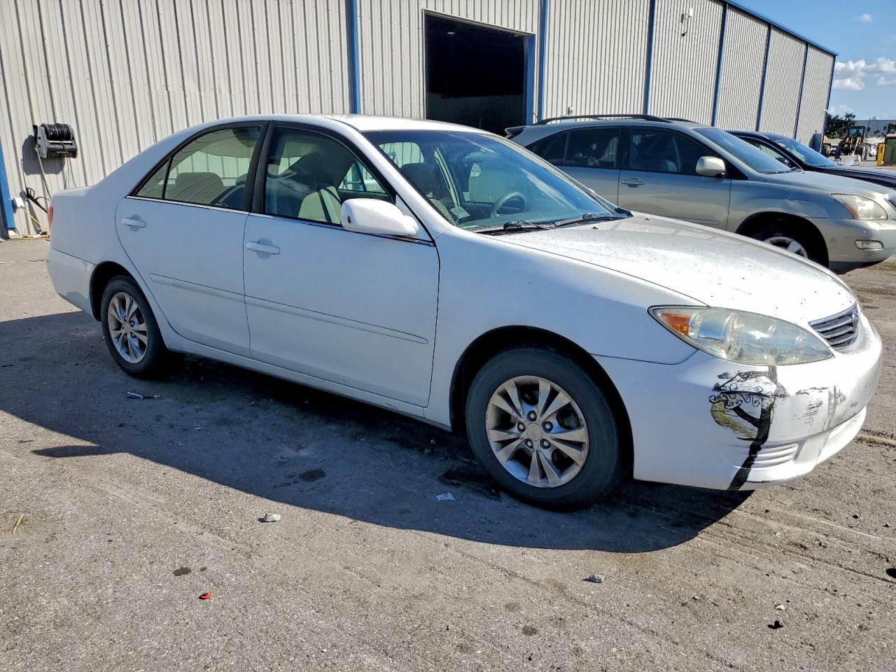 2005 TOYOTA CAMRY LE photo 4