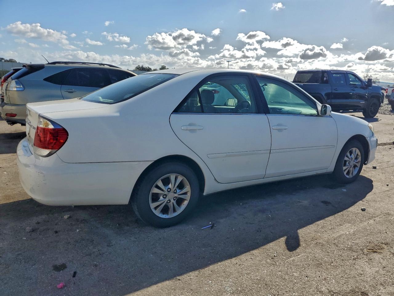 2005 TOYOTA CAMRY LE photo 3