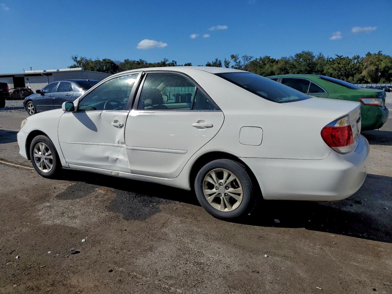2005 TOYOTA CAMRY LE photo 2