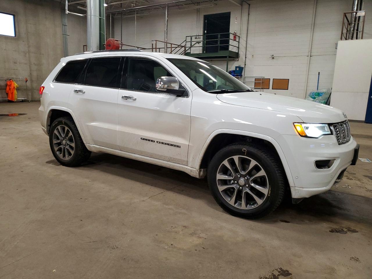 2018 JEEP GRAND CHEROKEE OVERLAND photo 4
