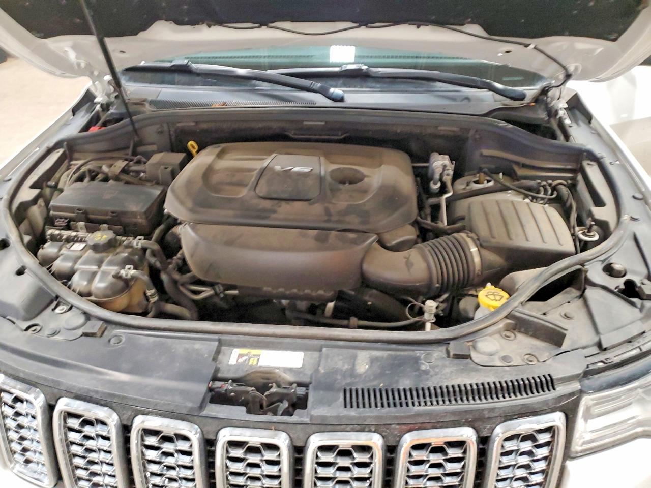 2018 JEEP GRAND CHEROKEE OVERLAND photo 12