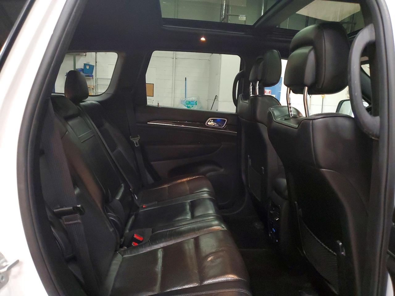 2018 JEEP GRAND CHEROKEE OVERLAND photo 11