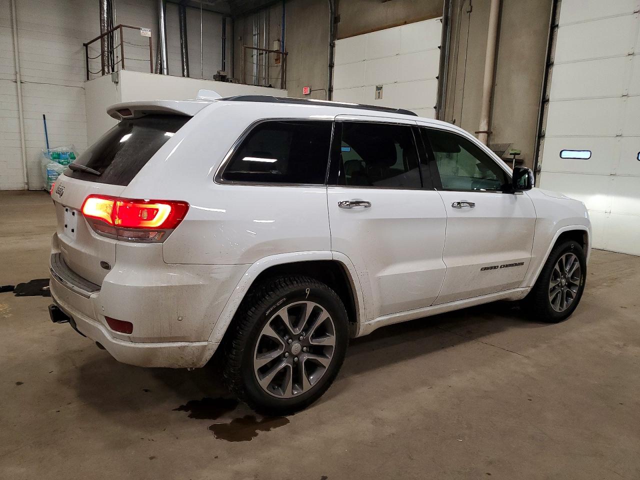 2018 JEEP GRAND CHEROKEE OVERLAND photo 3