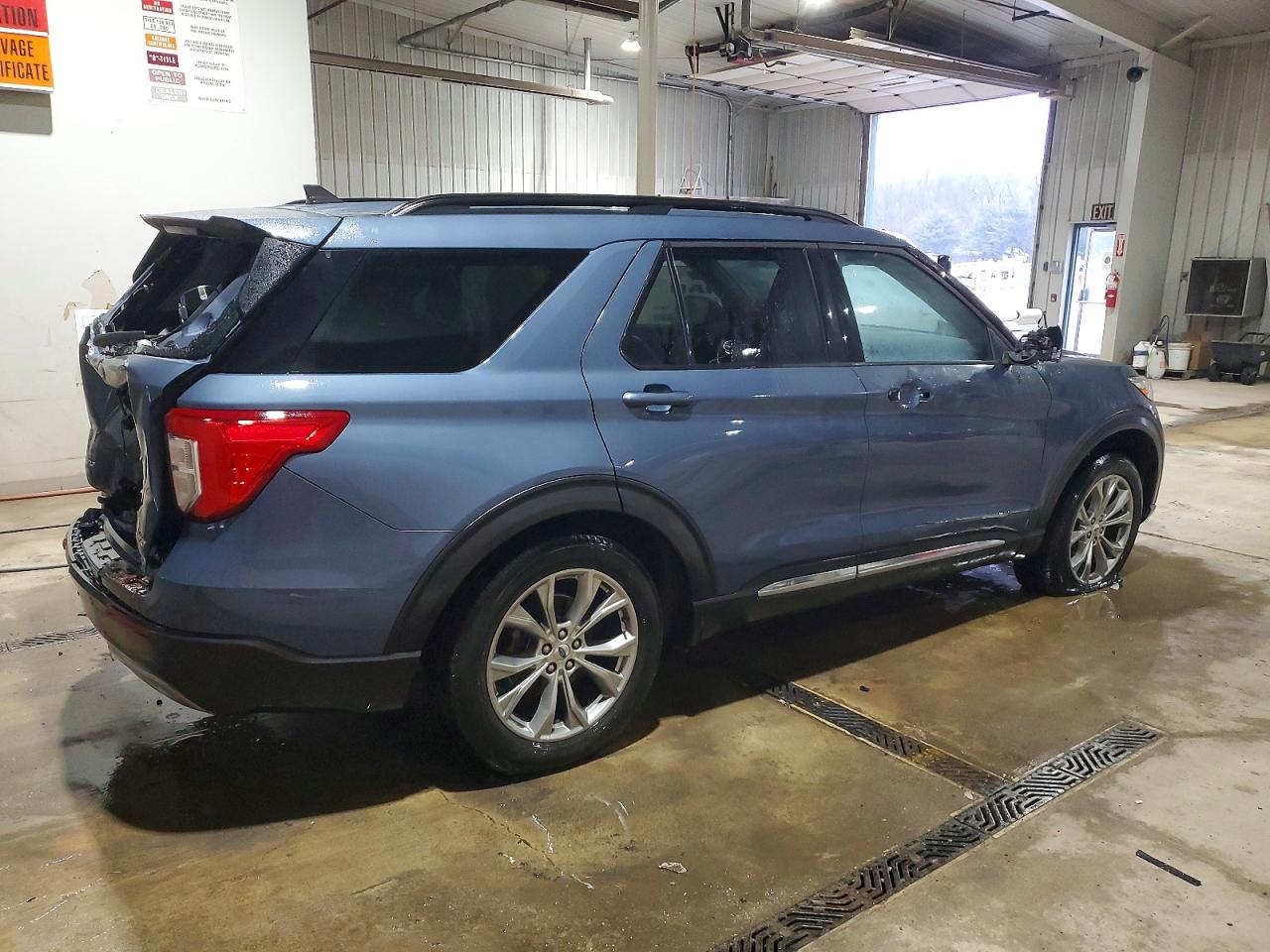 2021 FORD EXPLORER XLT photo 3