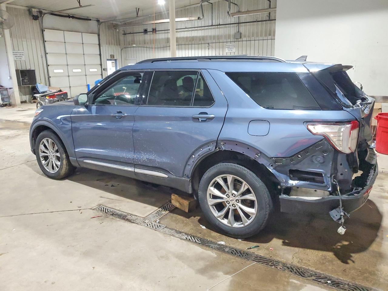 2021 FORD EXPLORER XLT photo 2