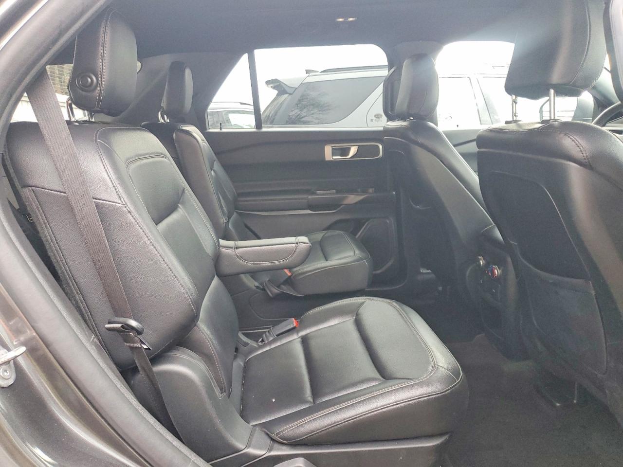2020 FORD EXPLORER XLT photo 10