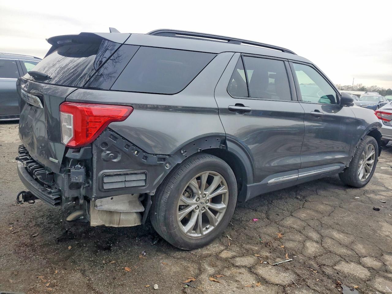 2020 FORD EXPLORER XLT photo 3