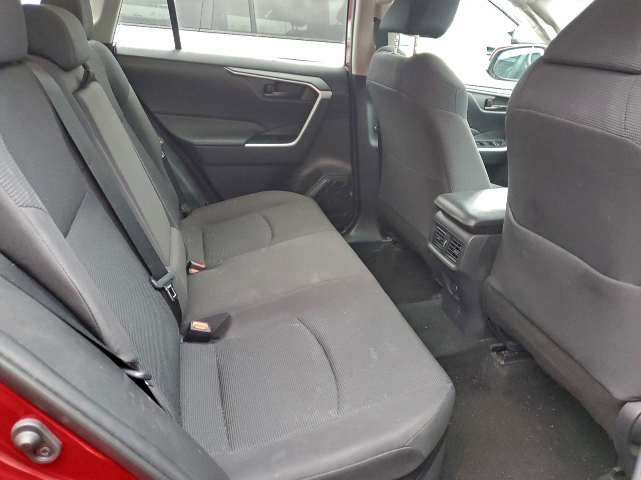 2021 TOYOTA RAV4 LE photo 21