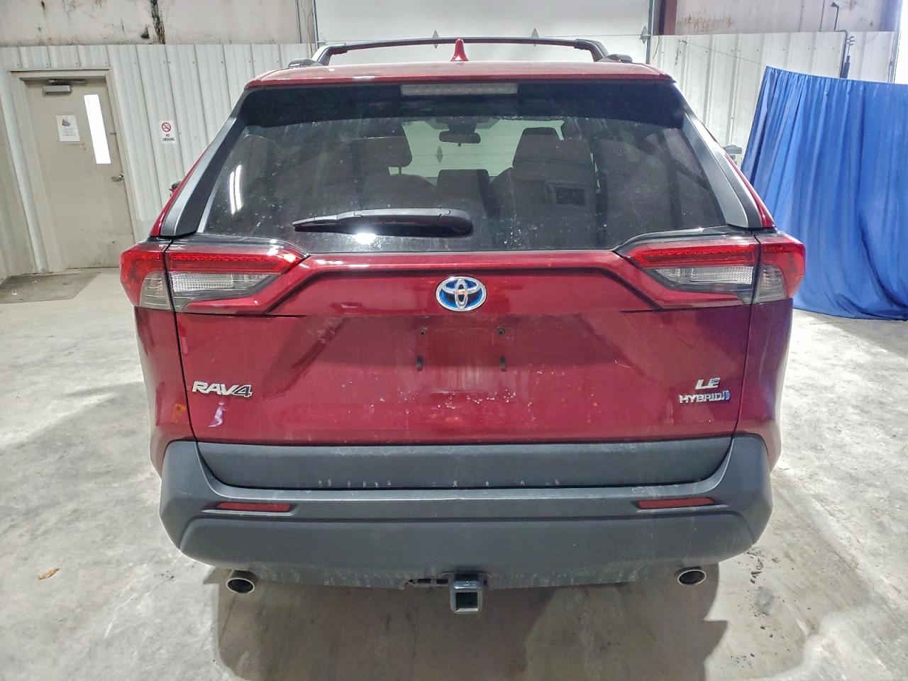 2021 TOYOTA RAV4 LE photo 11