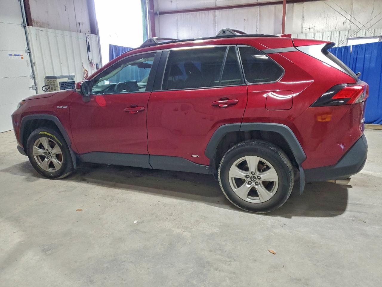 2021 TOYOTA RAV4 LE photo 3