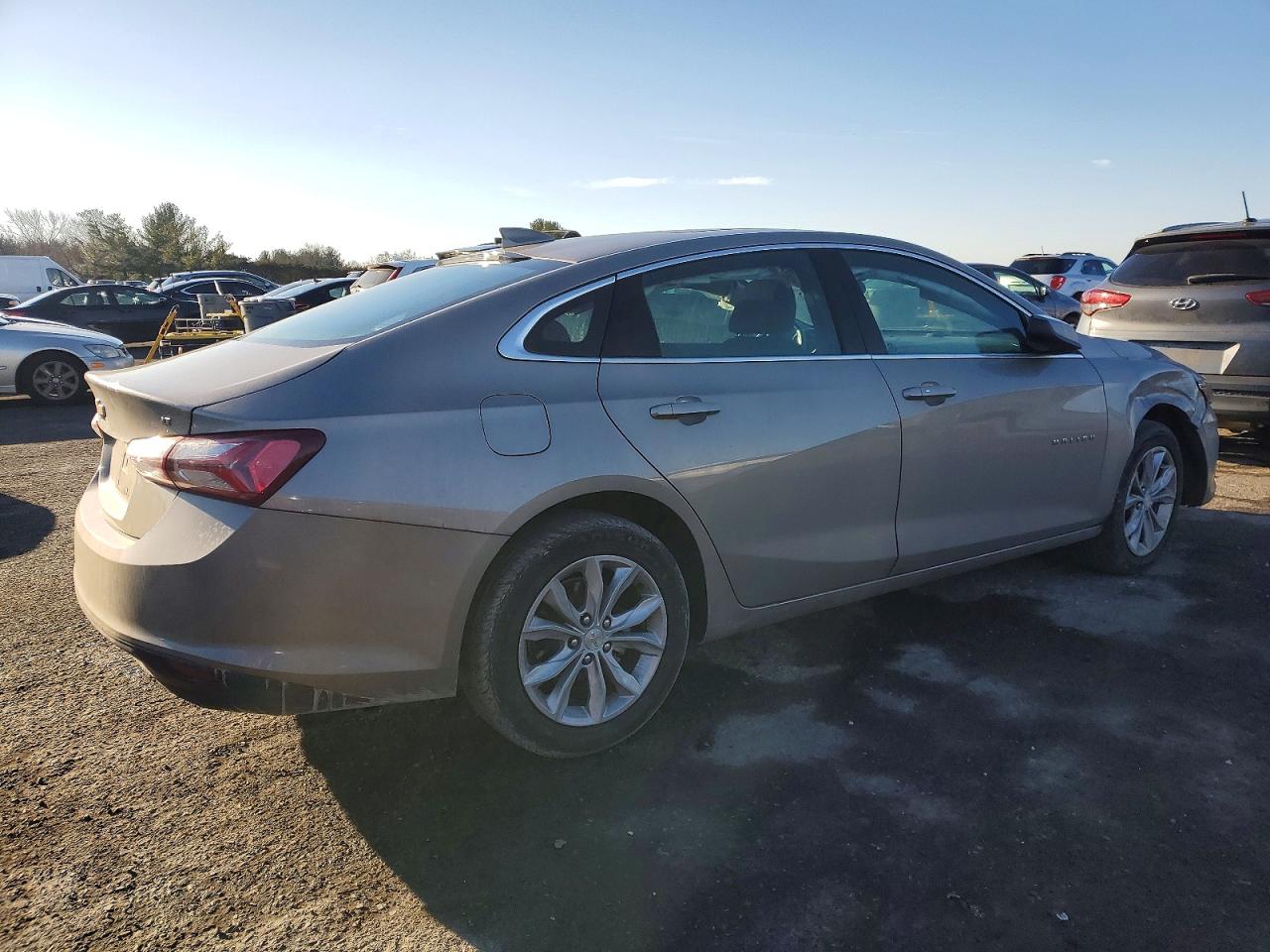2022 CHEVROLET MALIBU LT photo 3