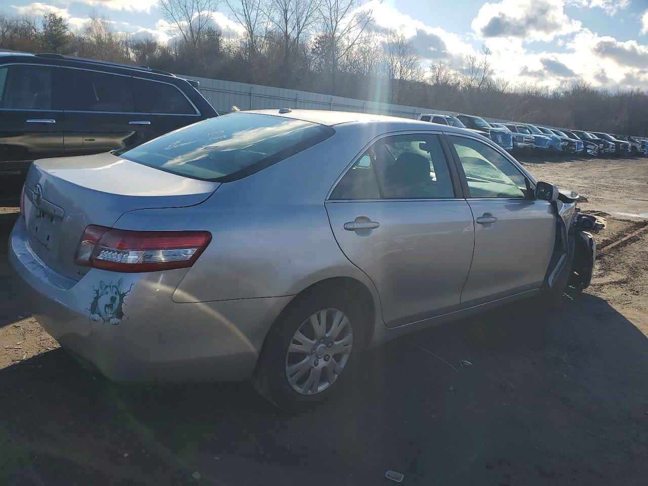 2010 TOYOTA CAMRY BASE photo 3