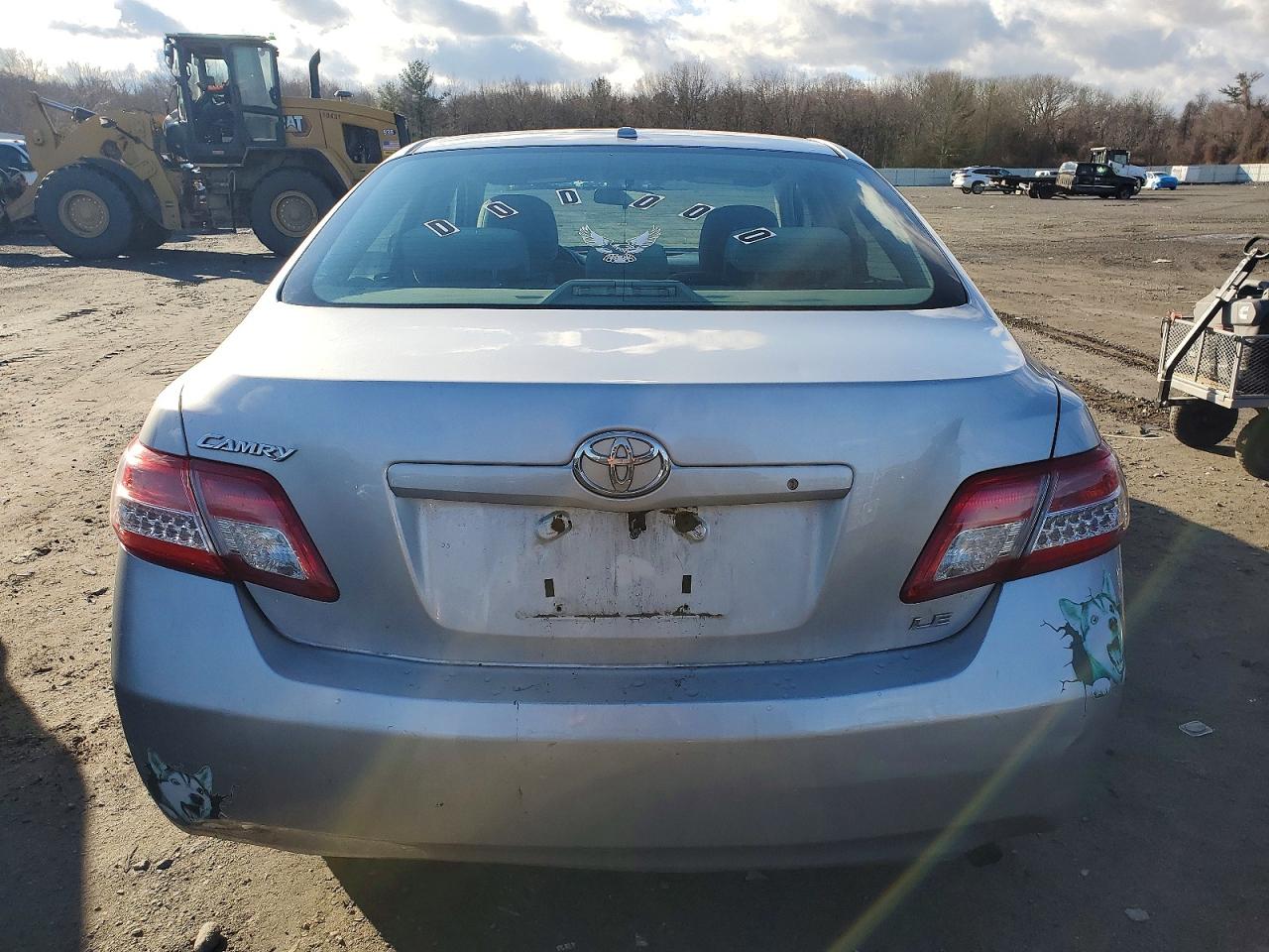 2010 TOYOTA CAMRY BASE photo 6