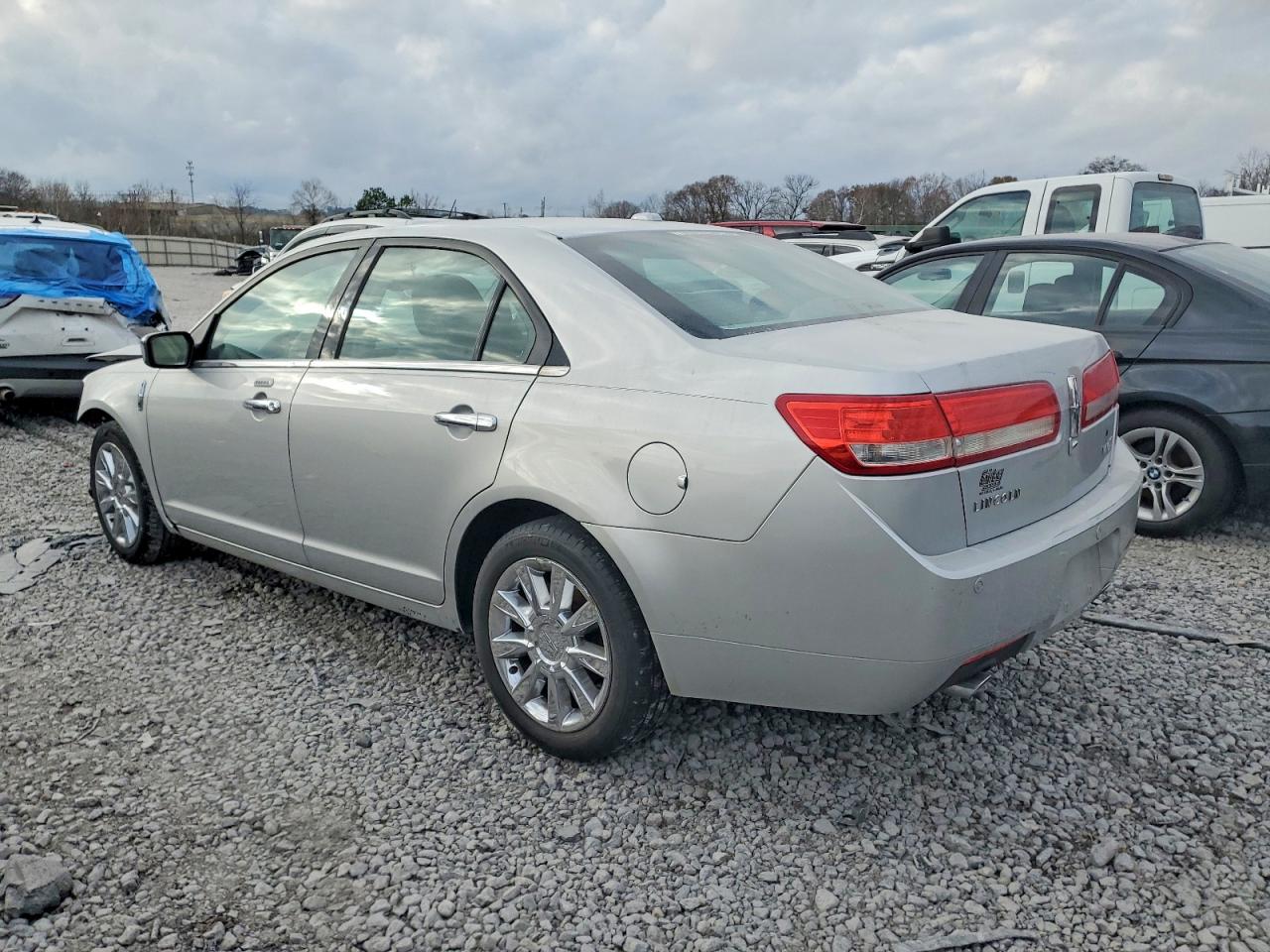 2010 LINCOLN MKZ photo 2