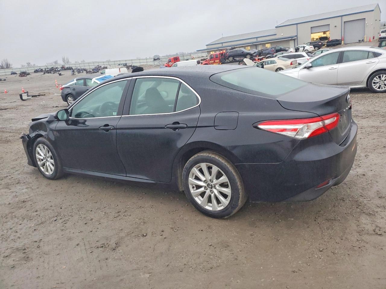 2018 TOYOTA CAMRY L photo 2