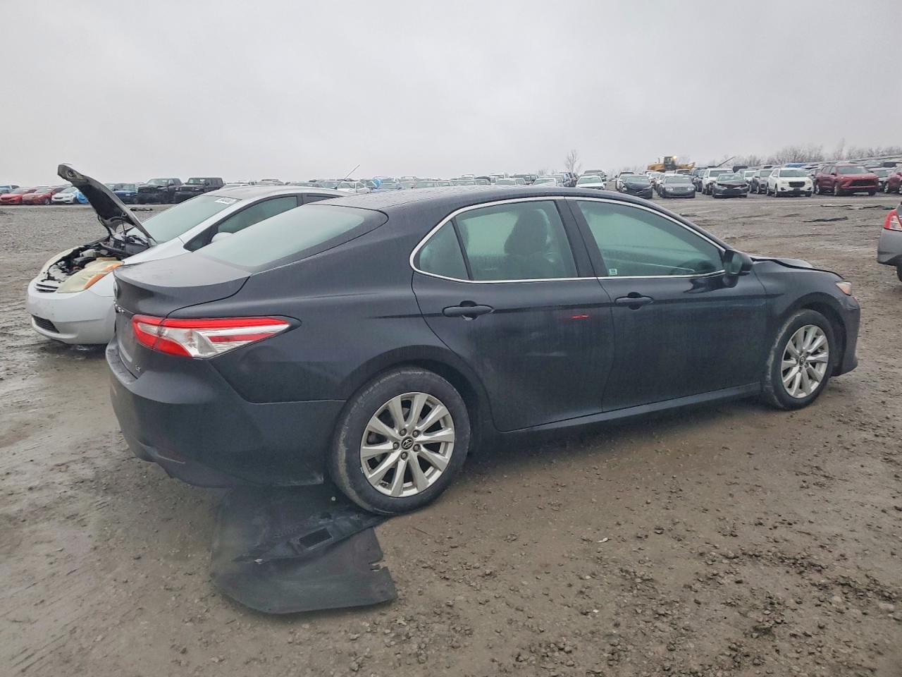 2018 TOYOTA CAMRY L photo 3