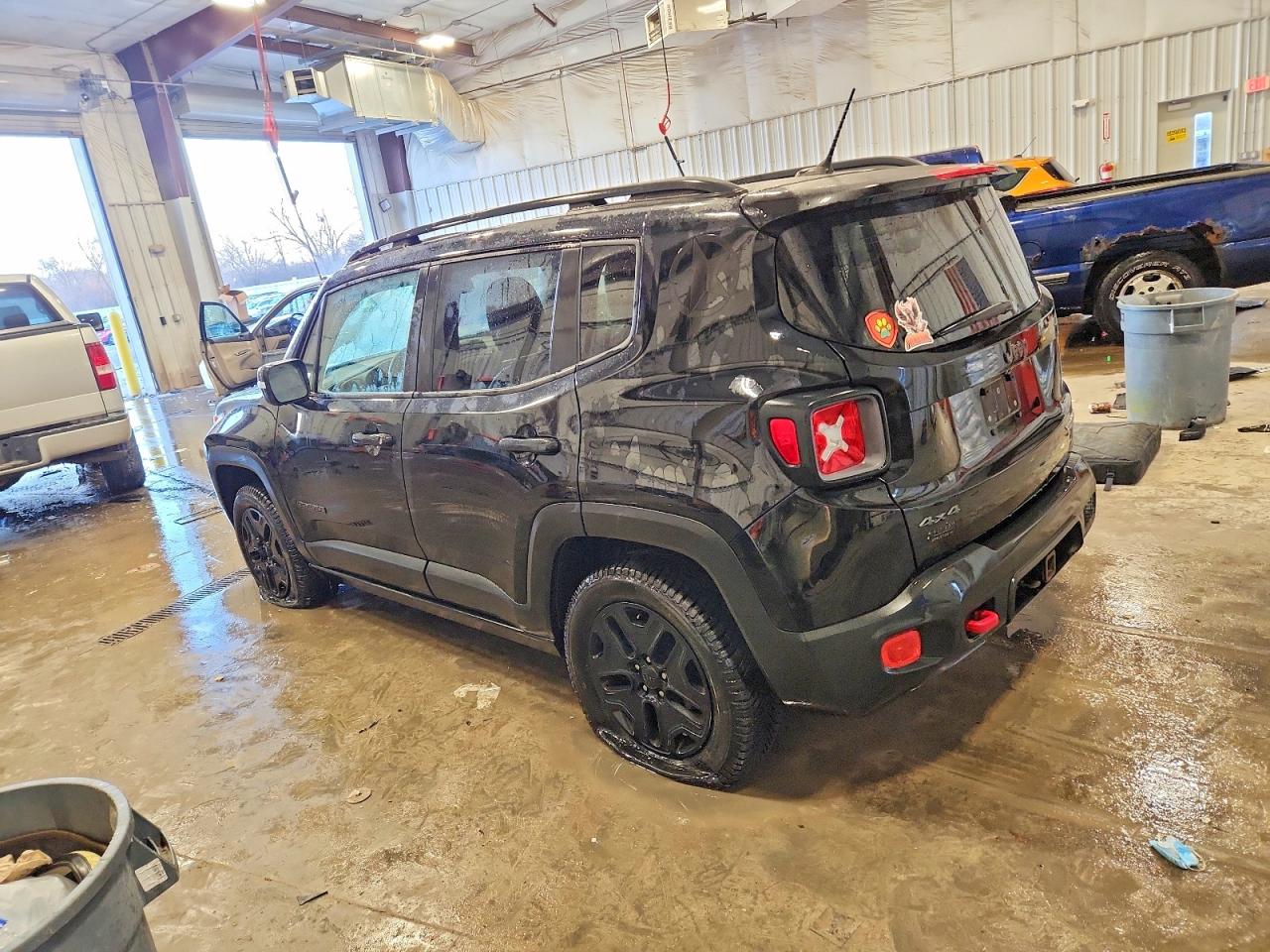 2017 JEEP RENEGADE TRAILHAWK photo 2