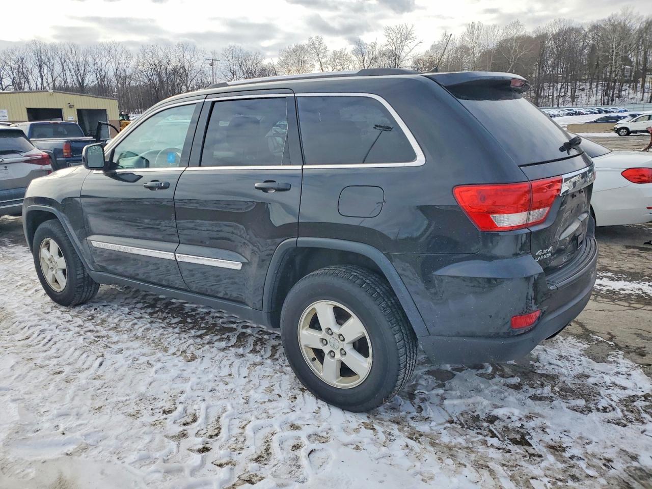 2012 JEEP GRAND CHEROKEE LAREDO photo 2