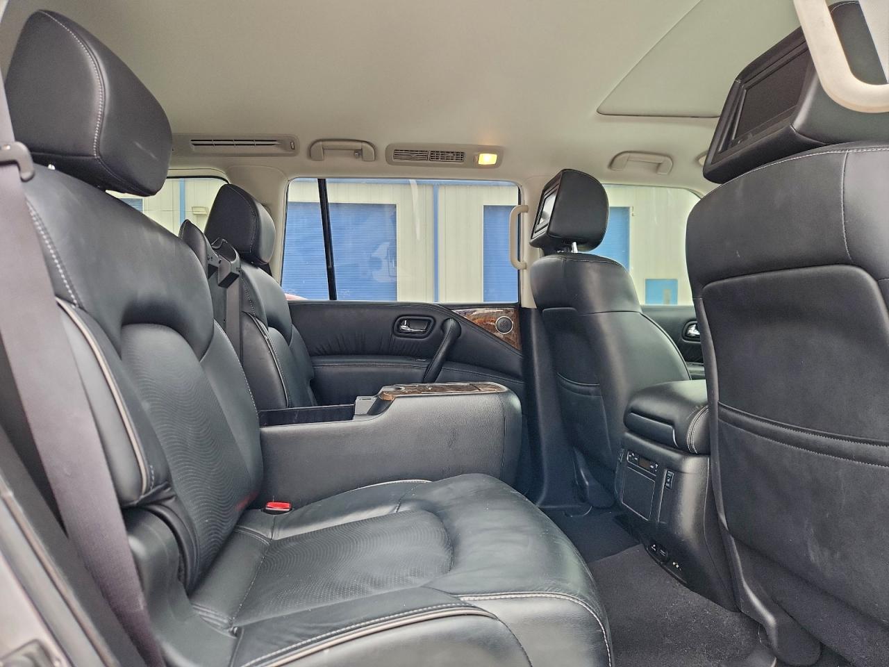 2017 INFINITI QX80 BASE photo 11