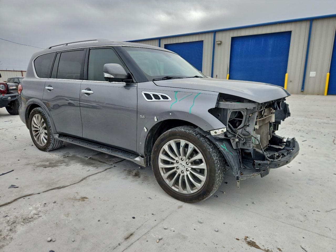 2017 INFINITI QX80 BASE photo 4
