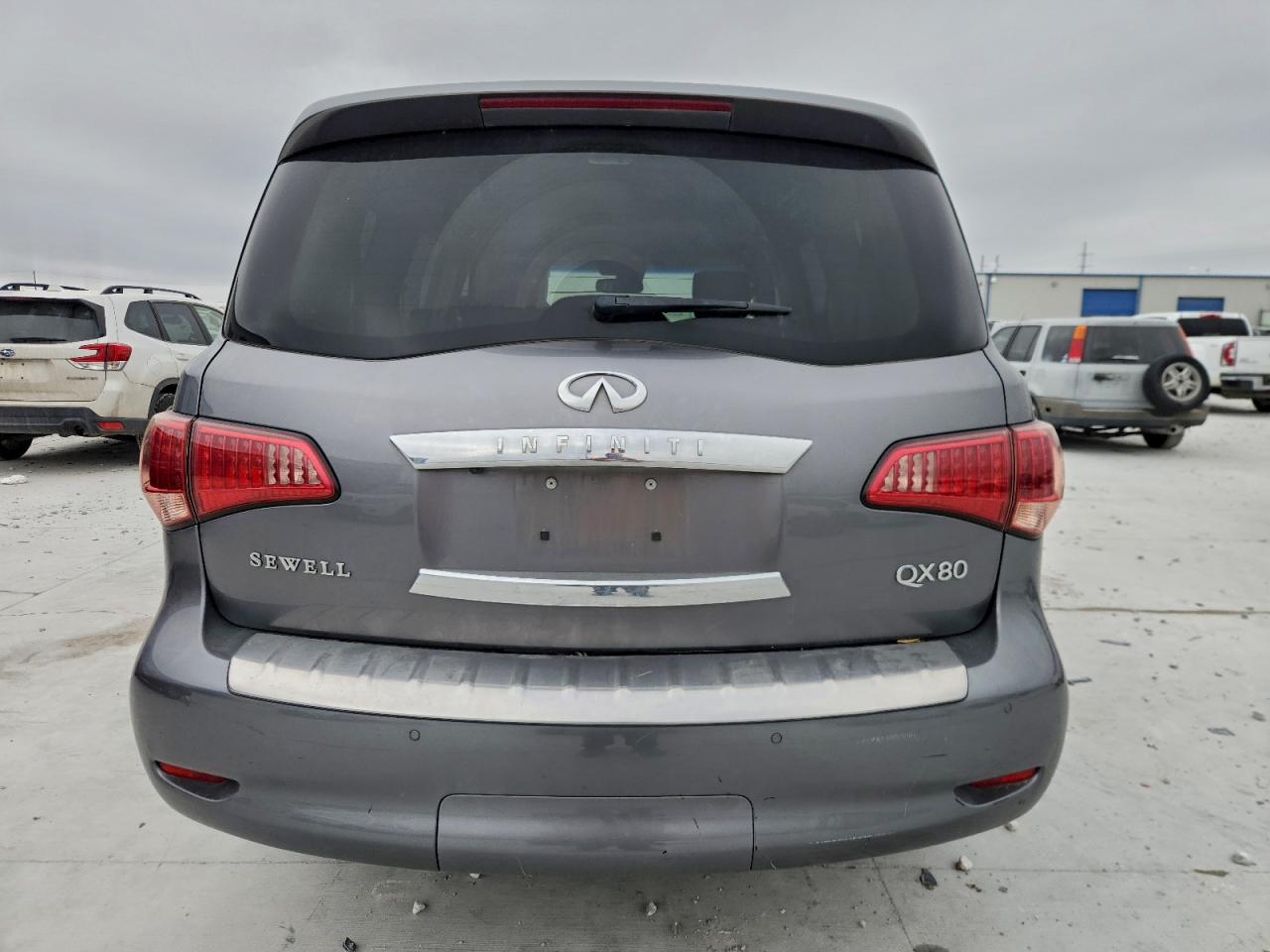 2017 INFINITI QX80 BASE photo 6