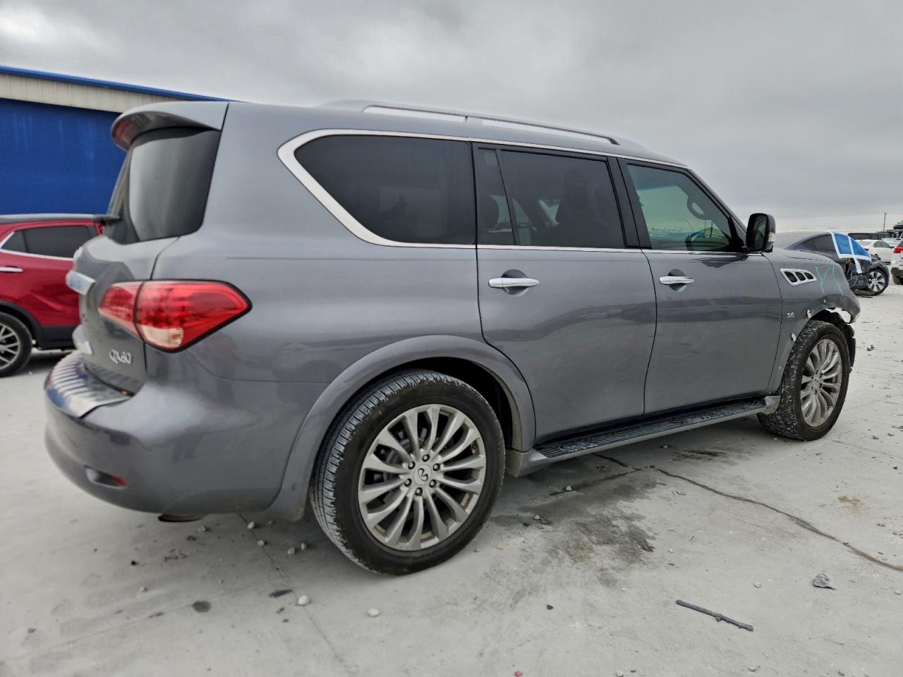 2017 INFINITI QX80 BASE photo 3