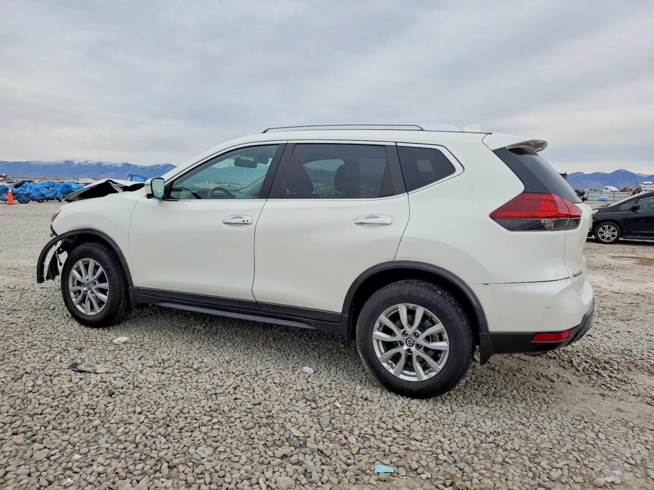 2018 NISSAN ROGUE S photo 2