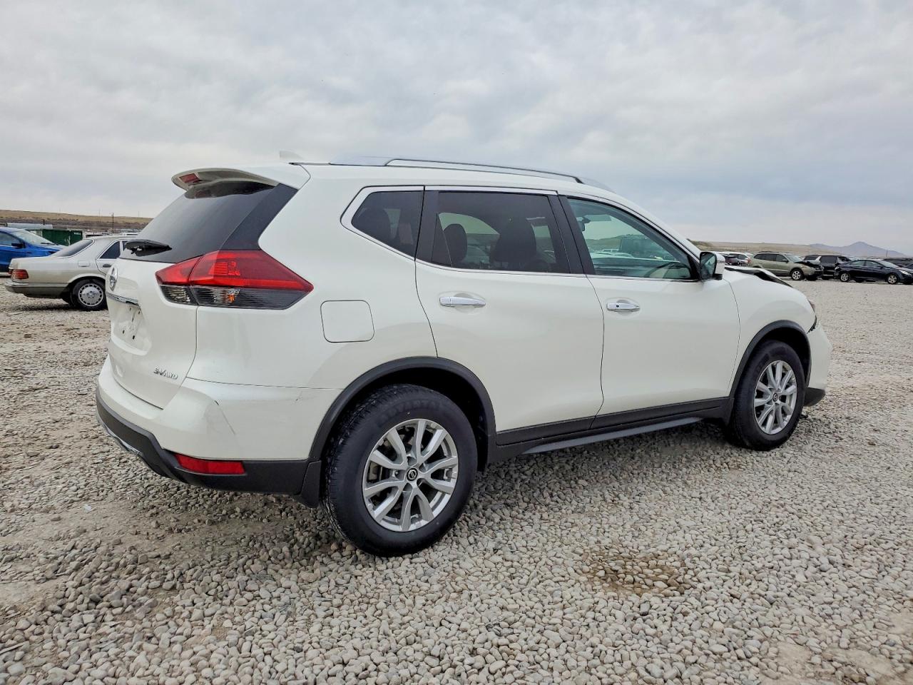 2018 NISSAN ROGUE S photo 3