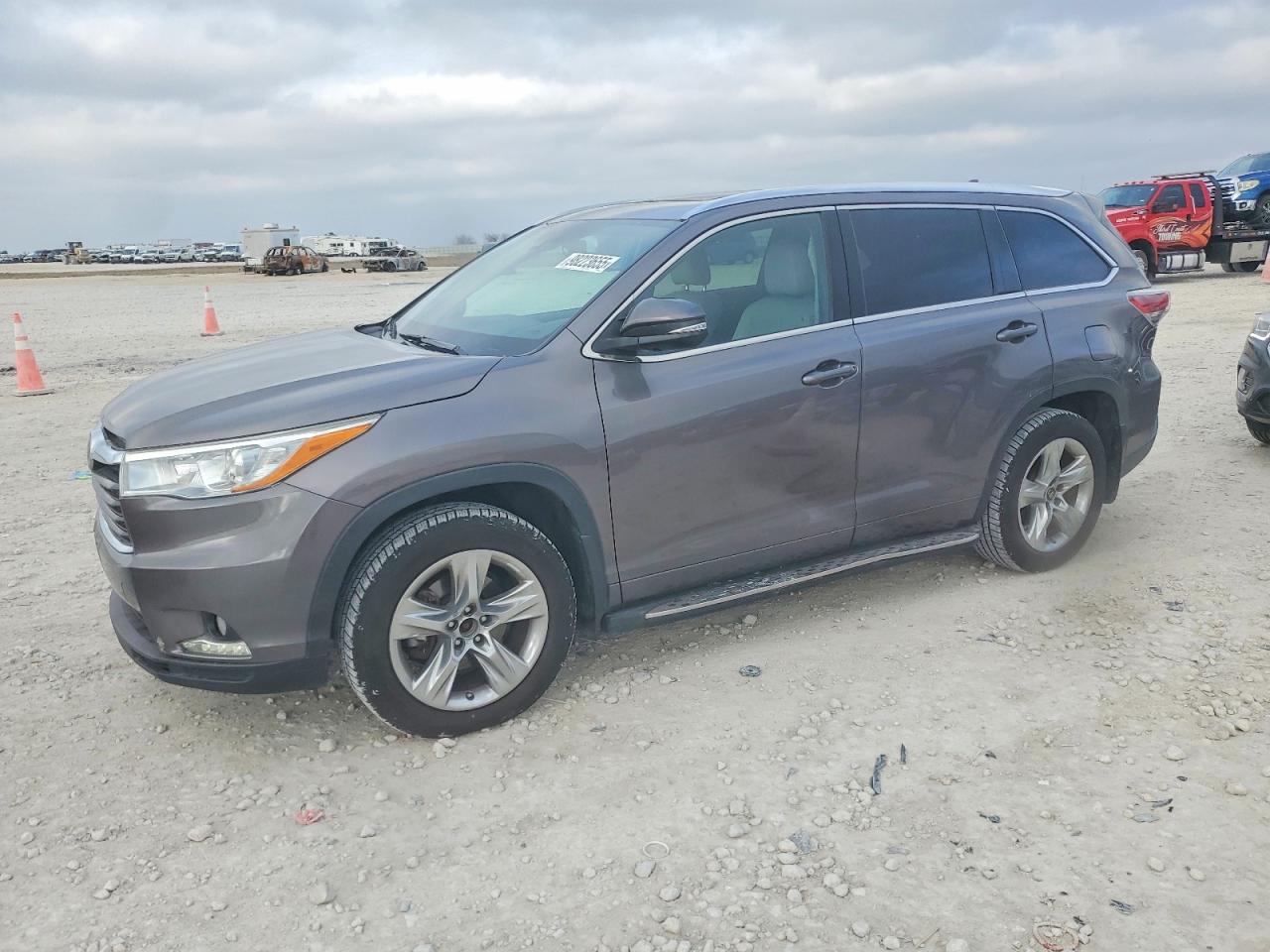 2016 TOYOTA HIGHLANDER