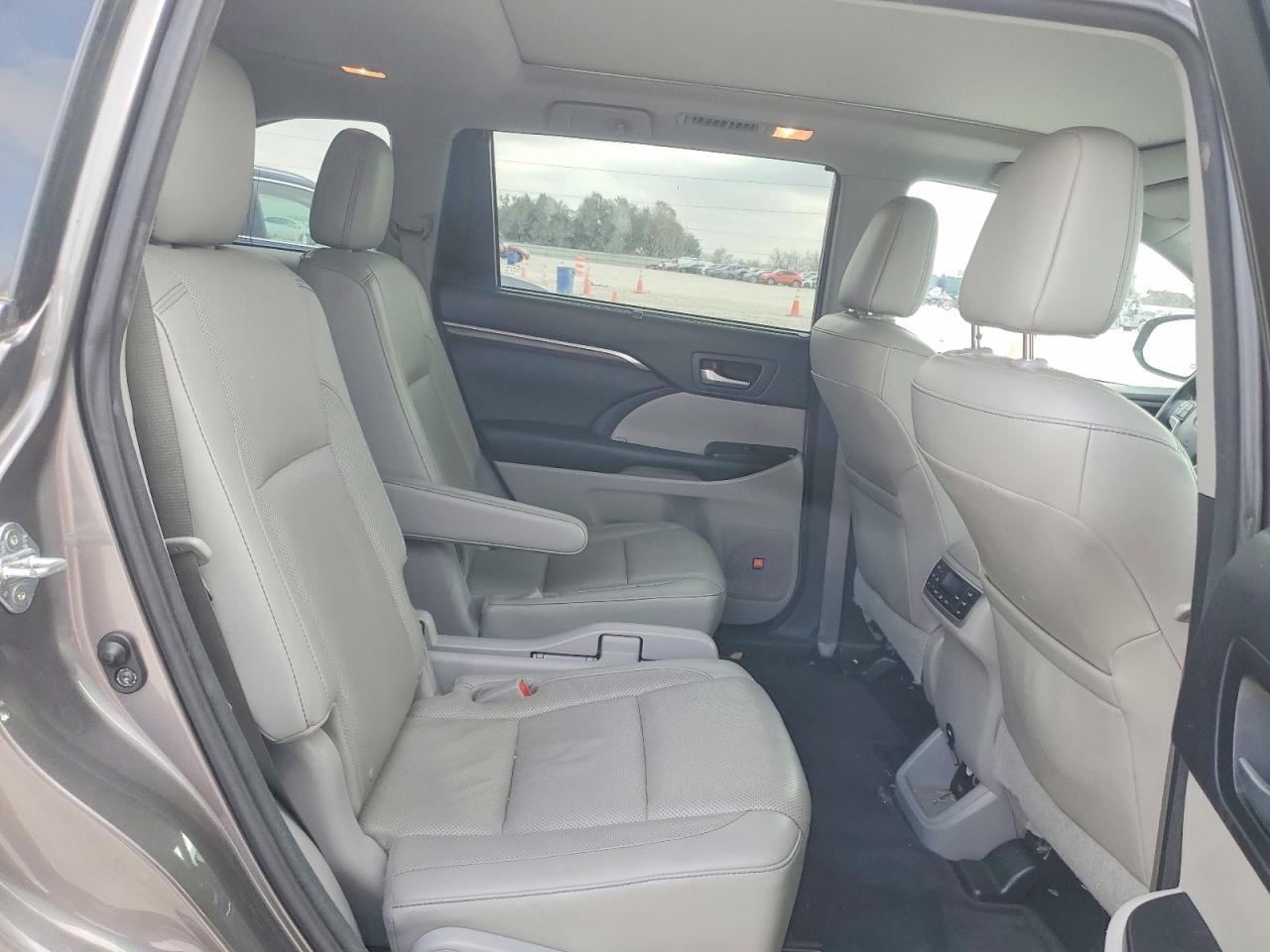 2016 TOYOTA HIGHLANDER LIMITED photo 11