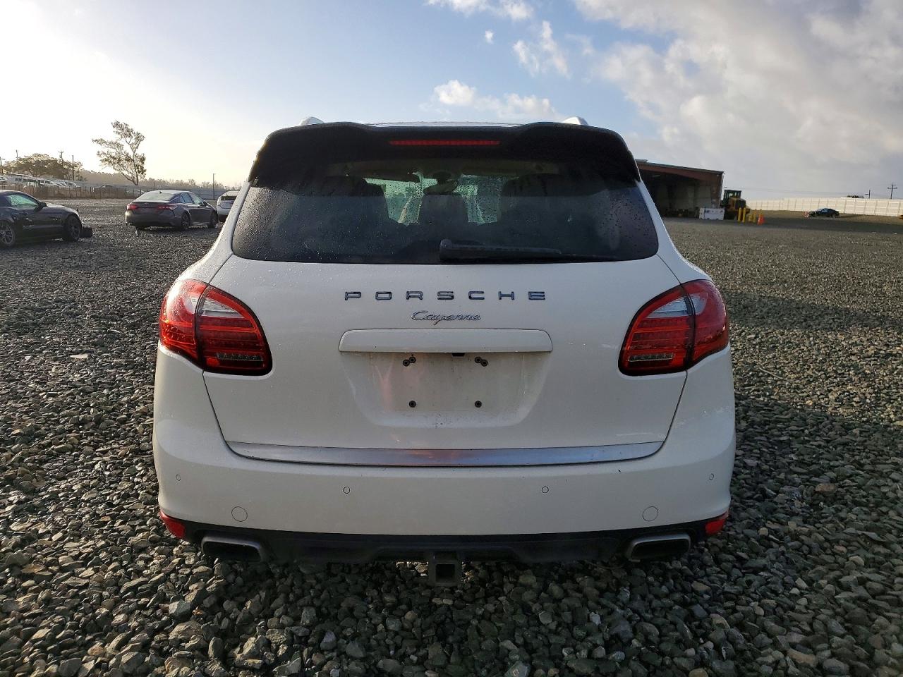 2012 PORSCHE CAYENNE photo 6
