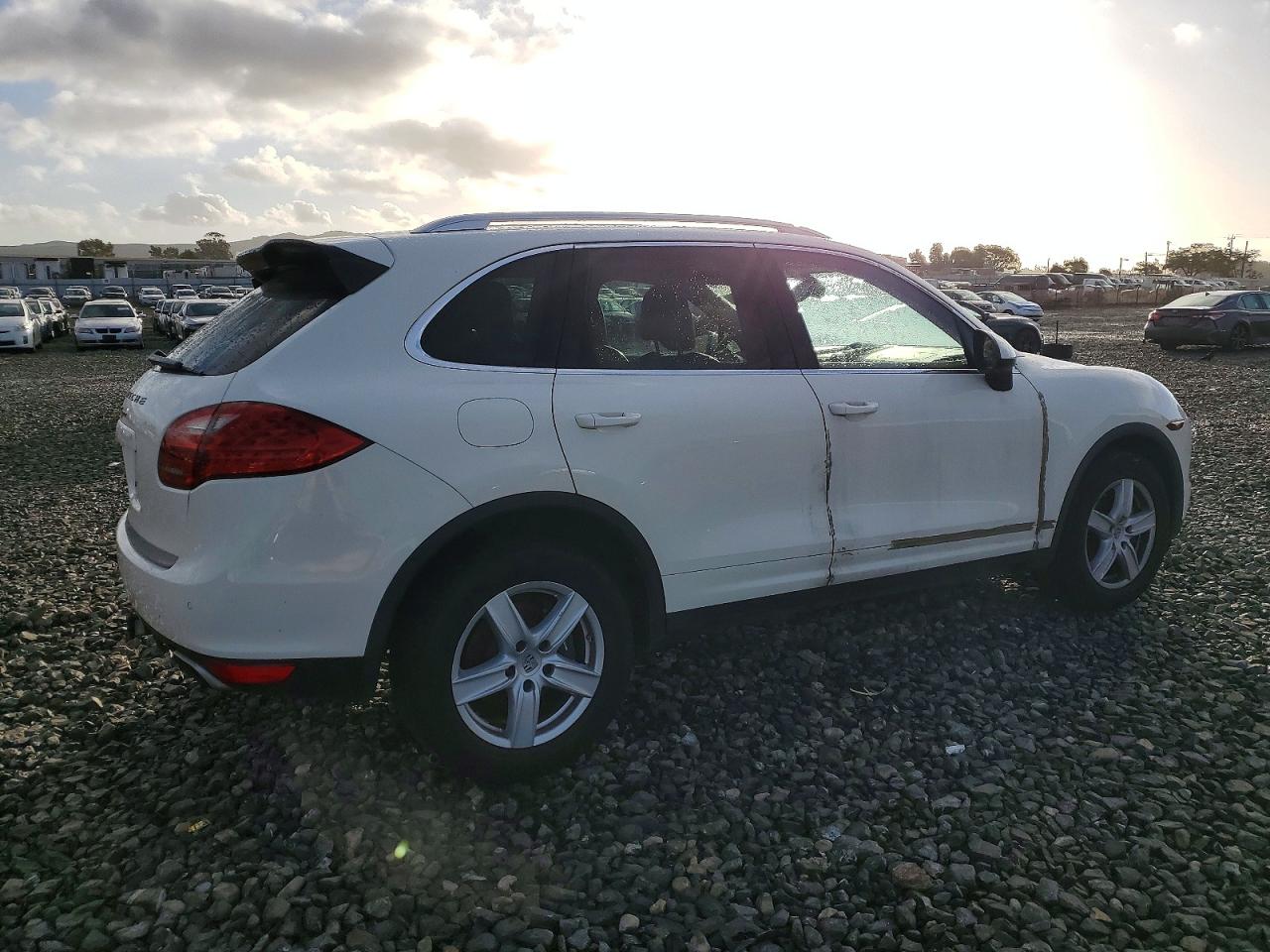2012 PORSCHE CAYENNE photo 3