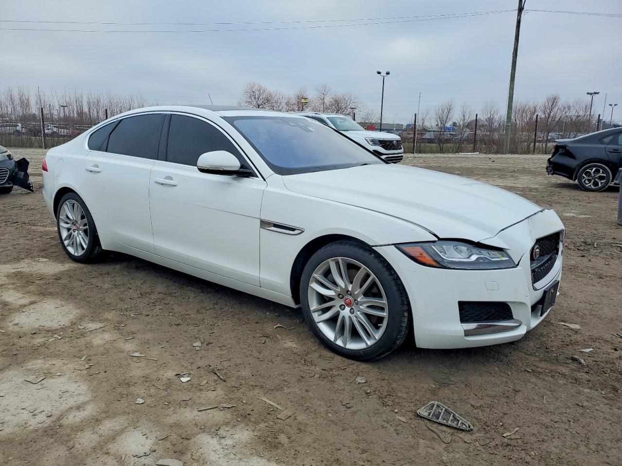 2016 JAGUAR XF PRESTIGE photo 4