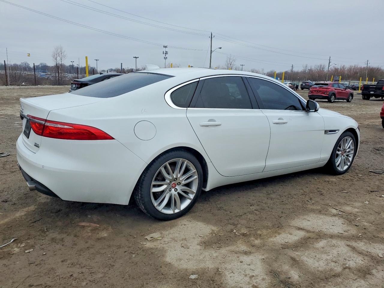 2016 JAGUAR XF PRESTIGE photo 3