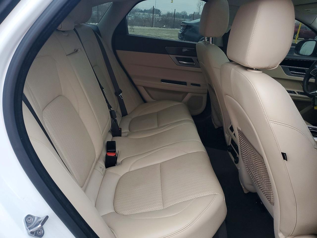 2016 JAGUAR XF PRESTIGE photo 10