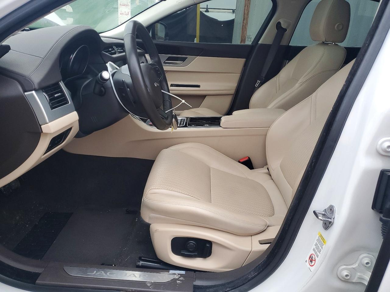 2016 JAGUAR XF PRESTIGE photo 7