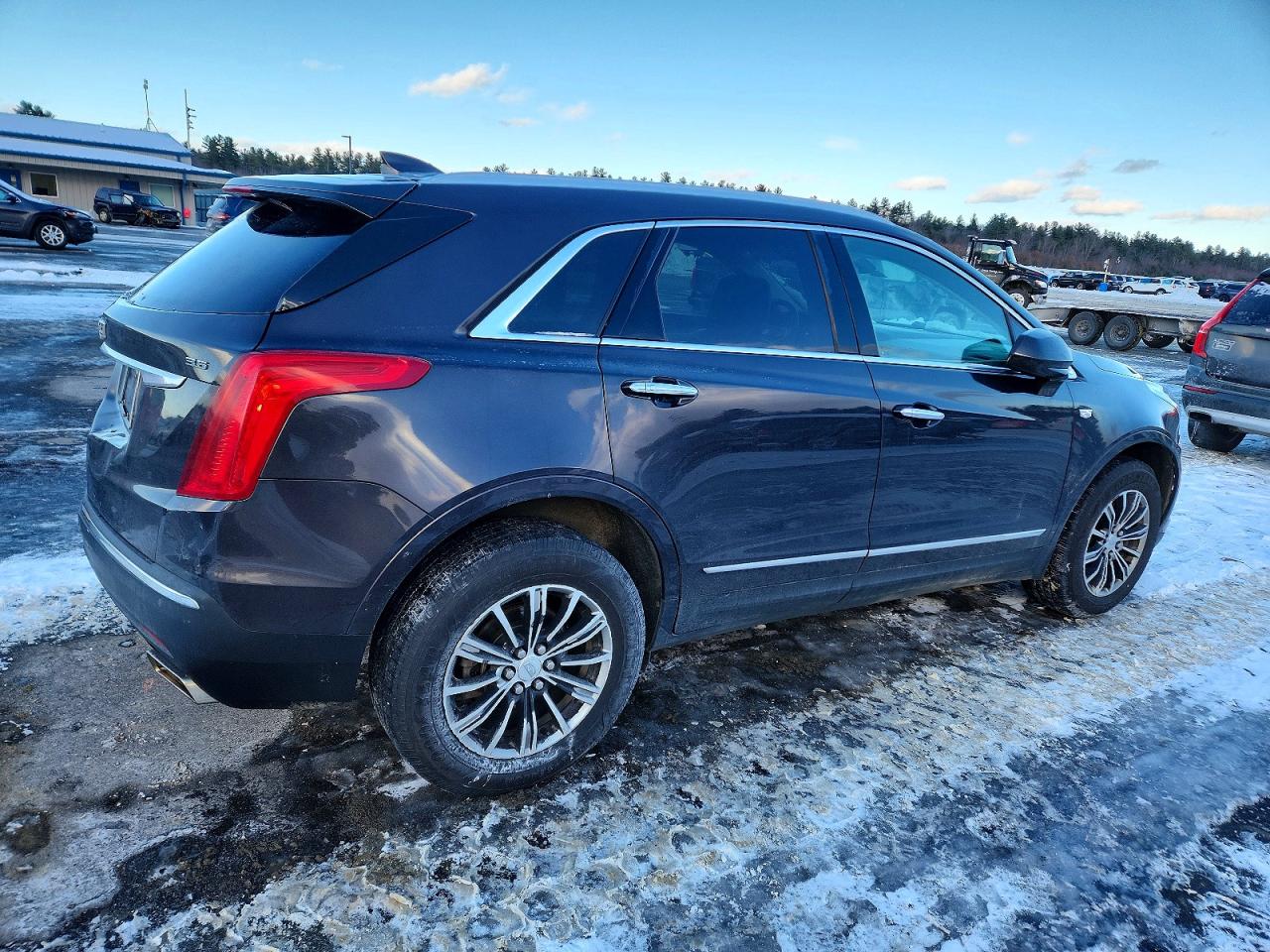 2017 CADILLAC XT5 LUXURY photo 3
