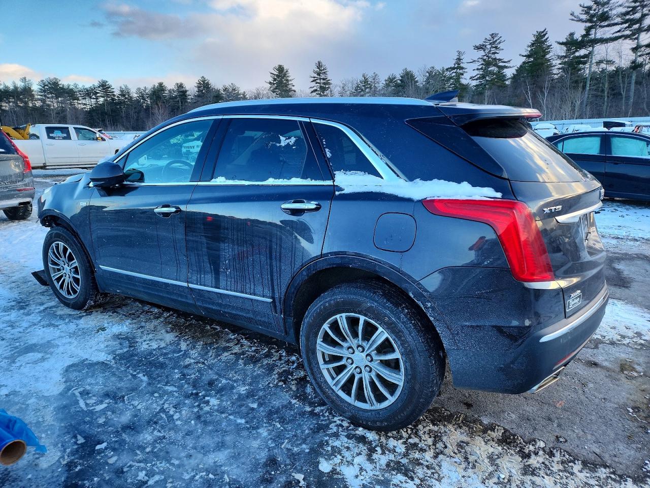 2017 CADILLAC XT5 LUXURY photo 2