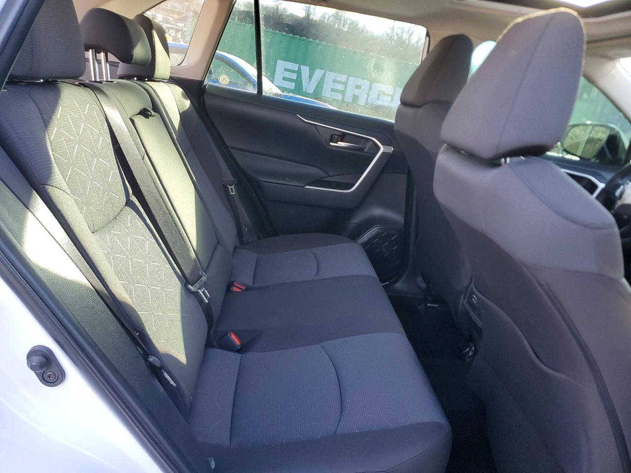 2025 TOYOTA RAV4 XLE photo 21