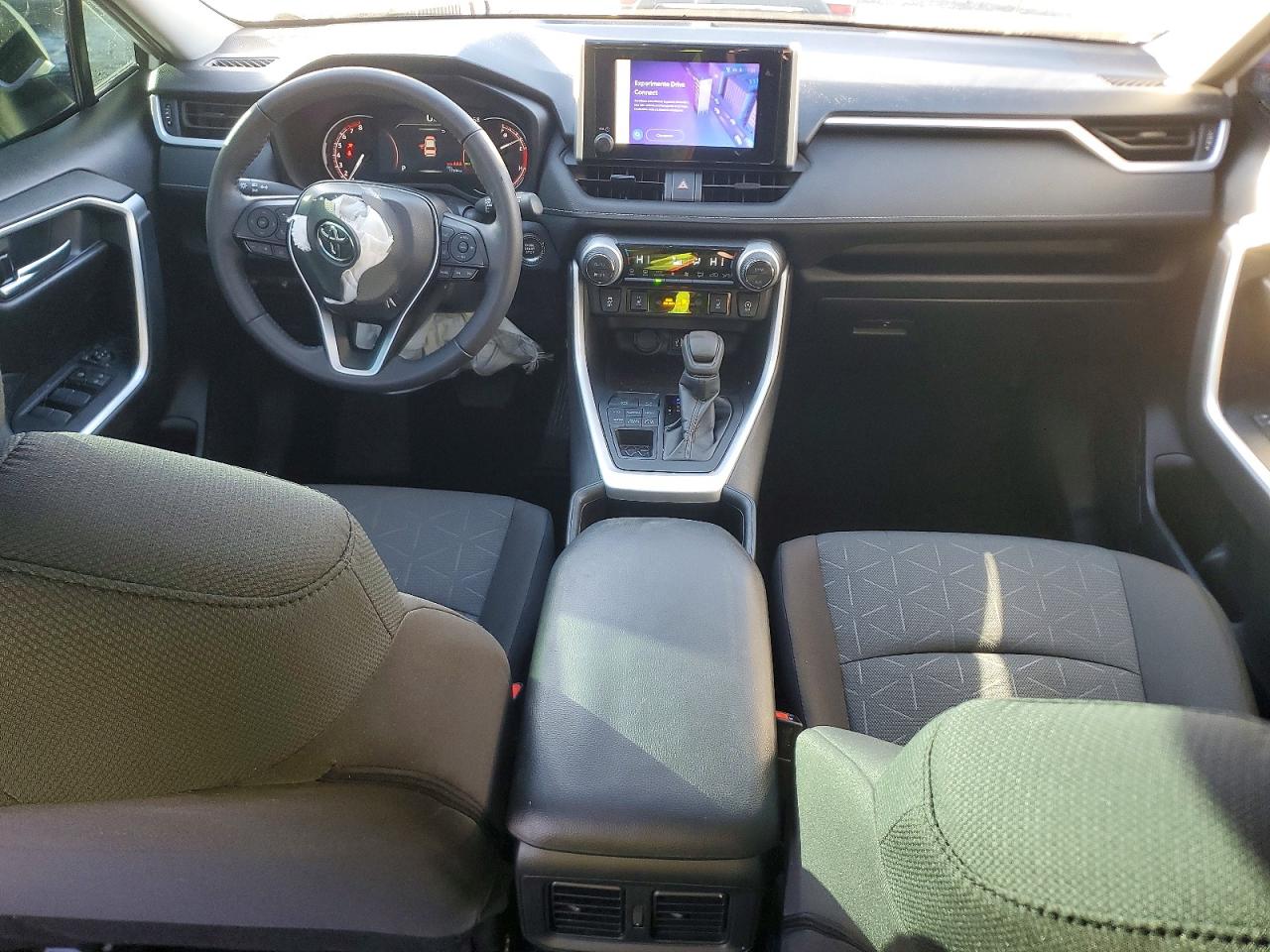 2025 TOYOTA RAV4 XLE photo 15
