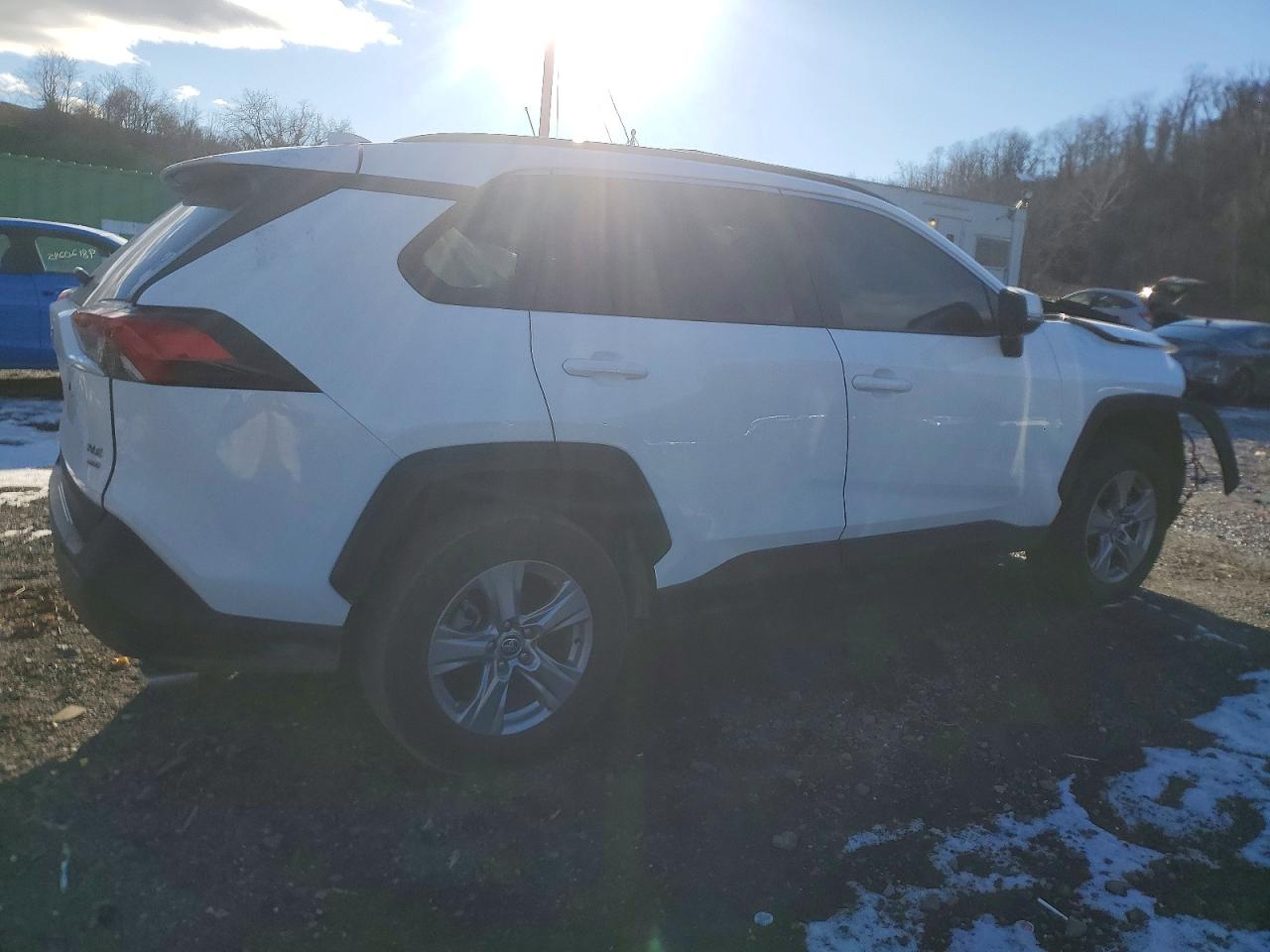 2025 TOYOTA RAV4 XLE photo 5