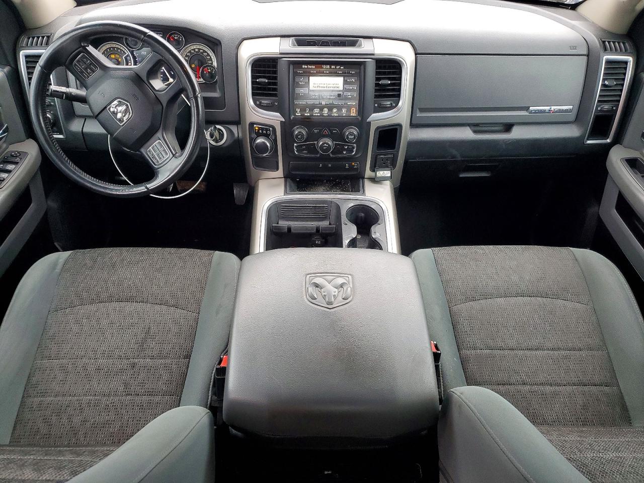 2016 RAM 1500 SLT photo 15