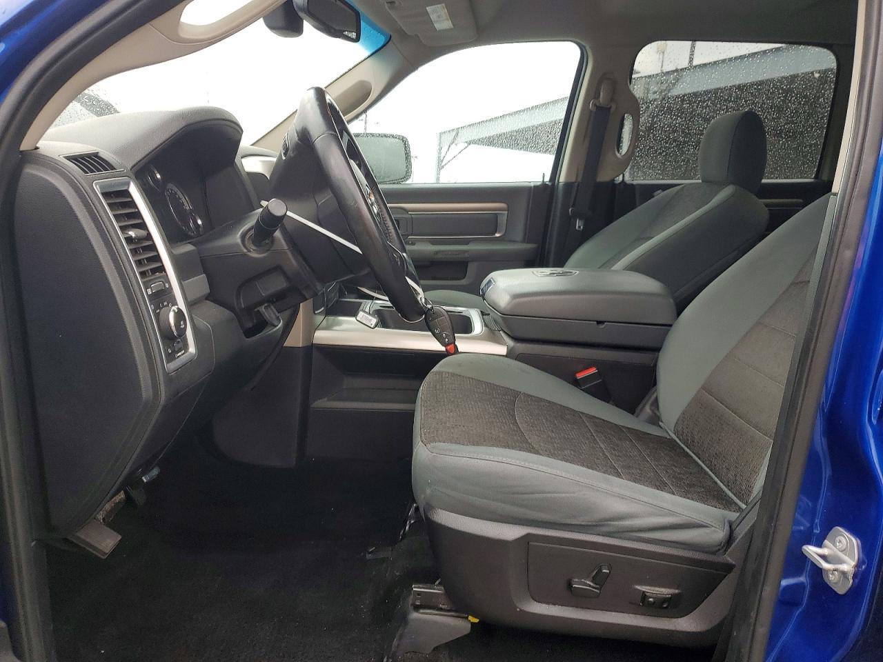 2016 RAM 1500 SLT photo 13