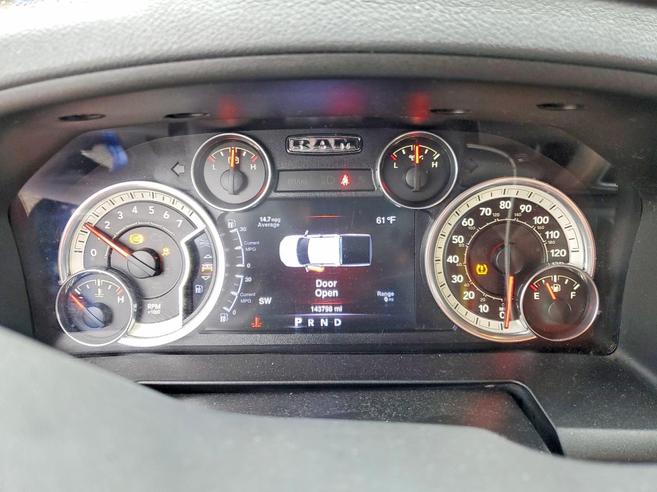 2016 RAM 1500 SLT photo 17
